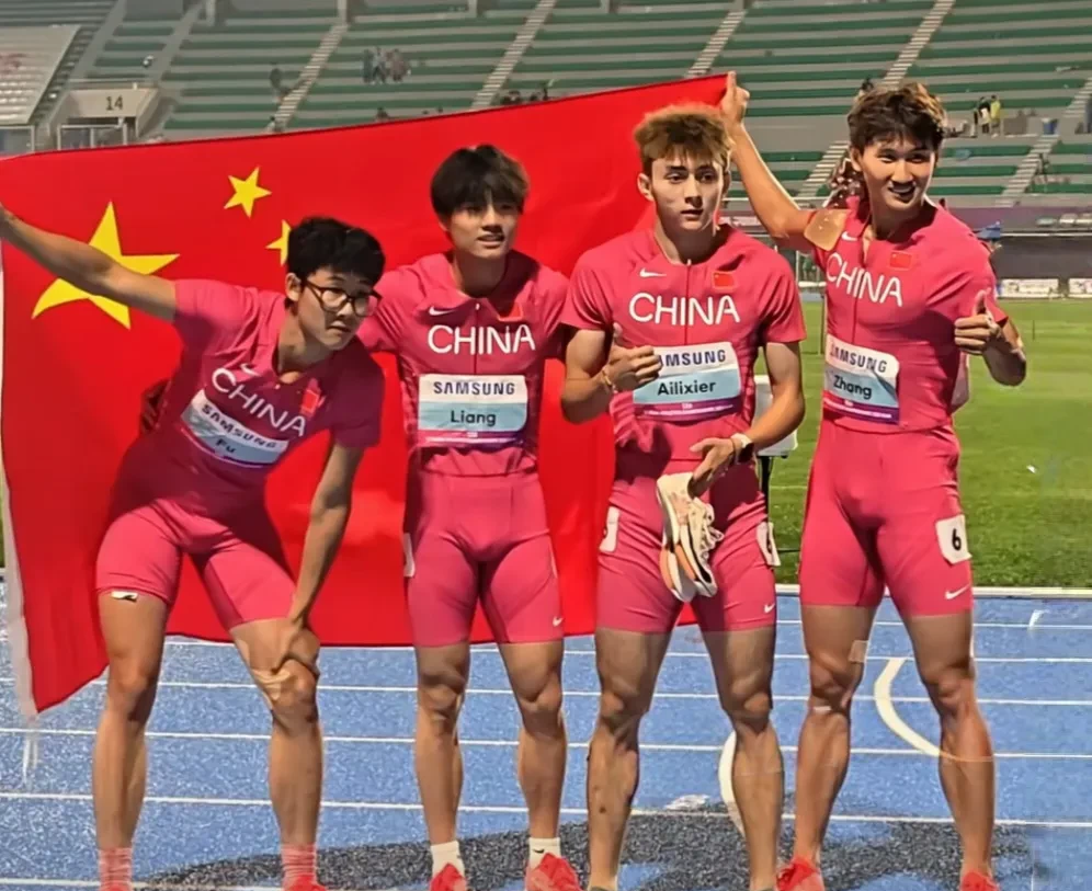 c7c7.app-波澜起伏的比赛，球员们为荣耀奋力拼搏(波澜起伏下一句)