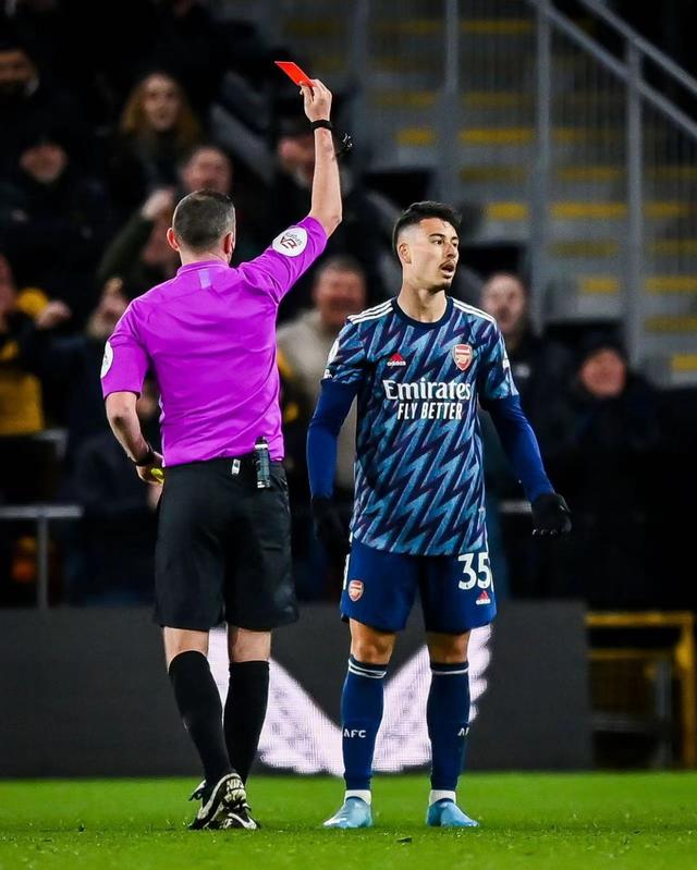 包含曼联客场平局，积分榜排名下滑，有望取得转机的词条