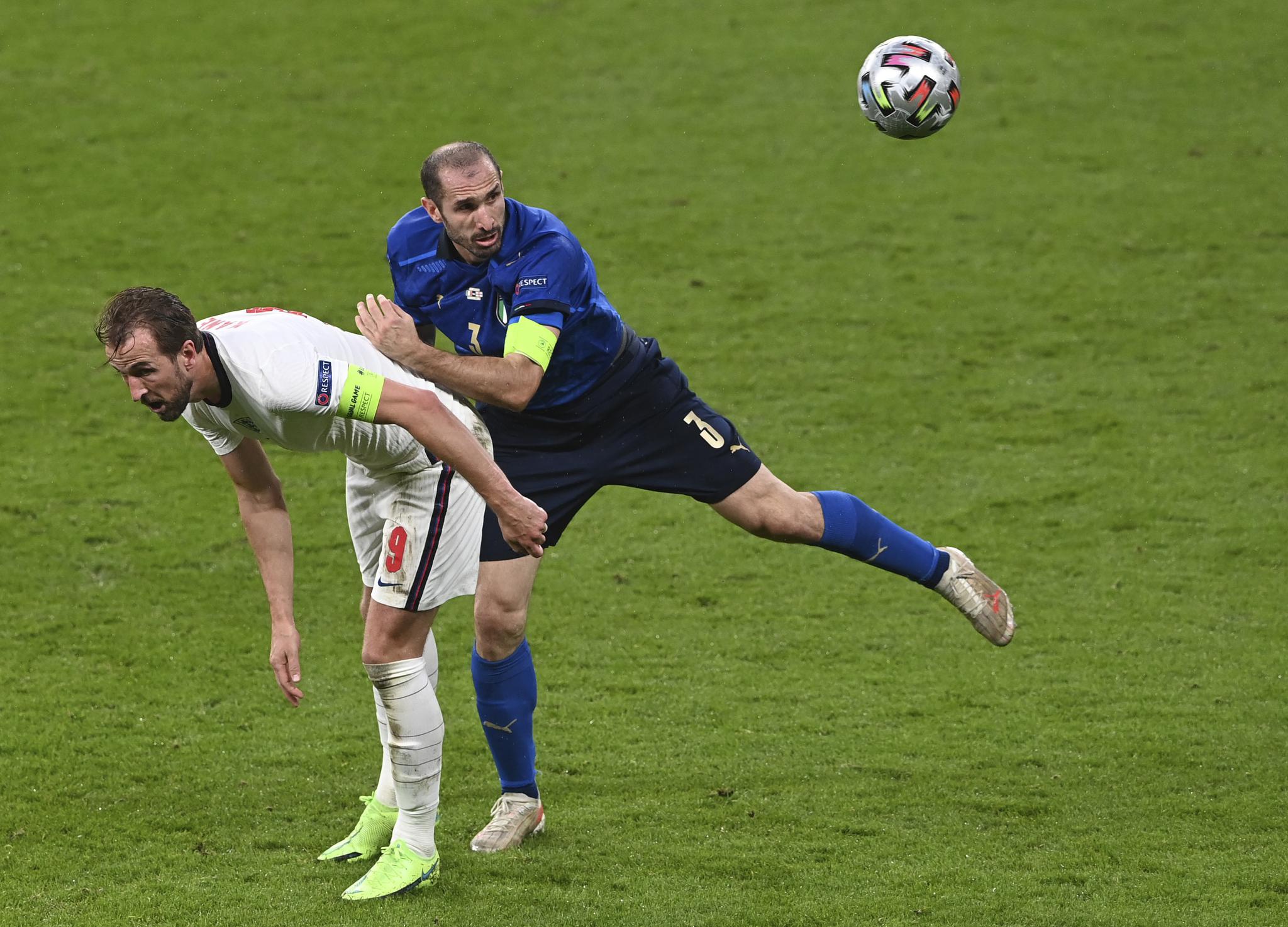 关于拼搏！两支欧洲球队在比赛中展现出实力的信息