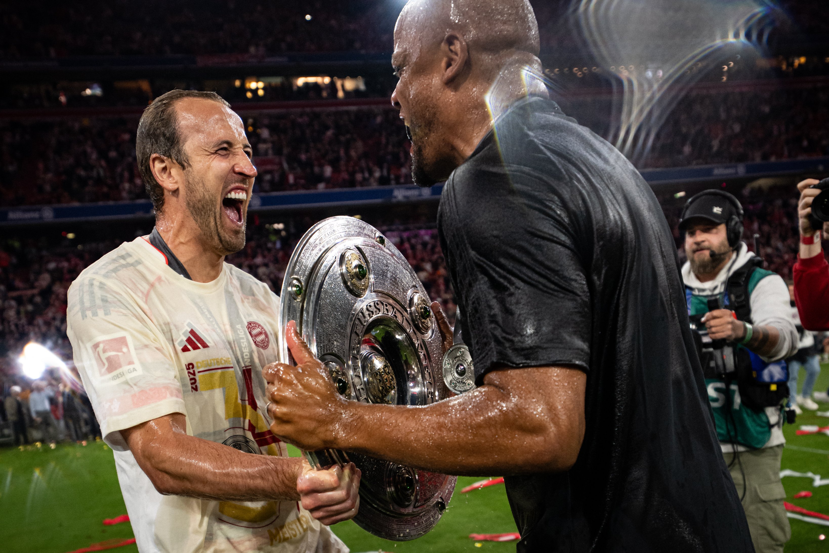 拜仁慕尼黑在主场一举夺得胜利，扩大领先优势(拜仁慕尼黑的主场叫什么)