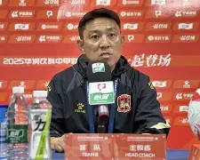 曼联客场失利主场不败纪录告终的是谁