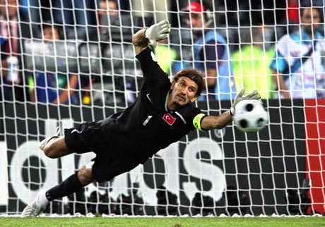 关于土耳其队在欧预赛中击败对手，势如破竹的信息