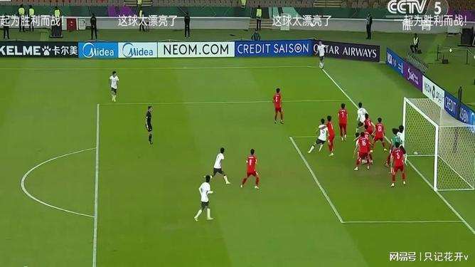 国内足球赛事惊险万分，场面紧张刺激(足球比赛国内)