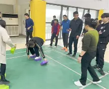 激烈较量：亚洲足球赛场上精彩纷呈，球员们全力以赴的简单介绍