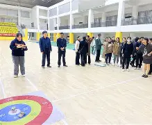 激烈较量：亚洲足球赛场上精彩纷呈，球员们全力以赴的简单介绍